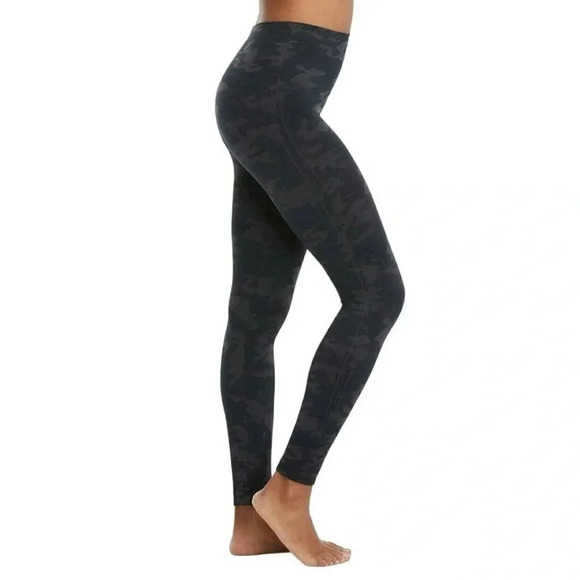NWT SPANX LOOK AT ME NOW BLACK CAMO LEGGINGS MEDIUM - Picture 1 of 7